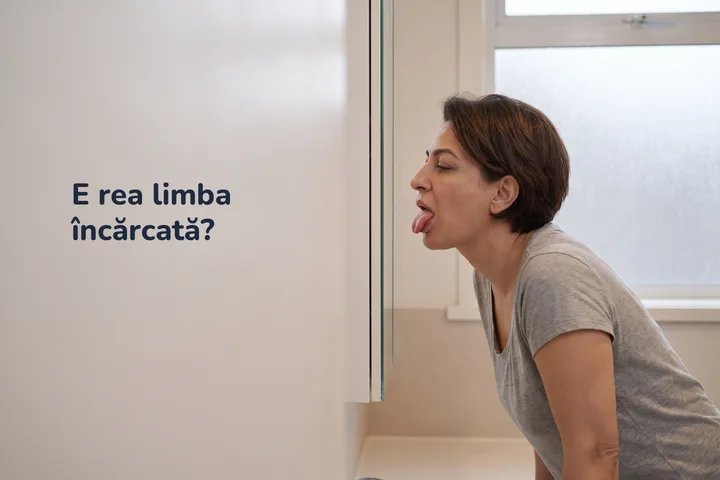 E rea limba încărcată? — o femeie în fața oglinzii din baie, în primele raze, se uită la propria limbă